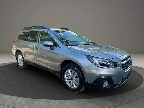 Used 2018 Subaru Outback 2.5i Premium AWD/4WD image 3