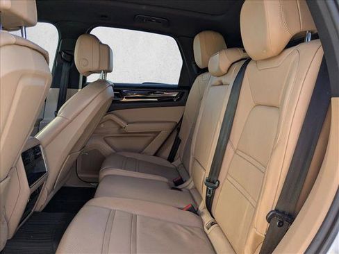 Used 2019 Porsche Cayenne image 21