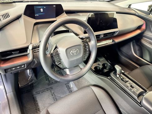 Used 2026 Toyota Prius Plug-In Hybrid image 4