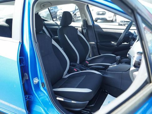 Used 2022 Nissan Versa SV image 32