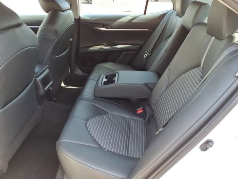 Used 2023 Toyota Camry SE image 9