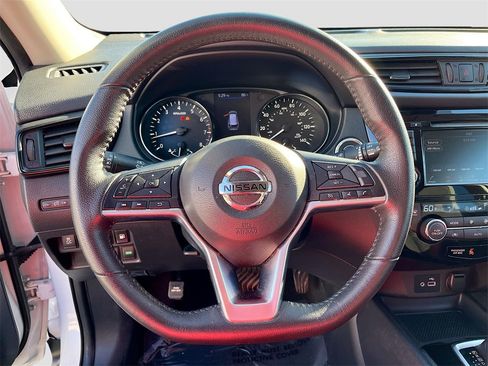 Used 2020 Nissan Rogue SV image 11