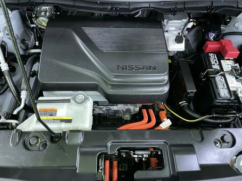 Used 2025 Nissan Leaf S image 29