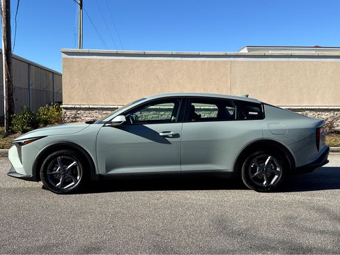 Used 2025 Kia K4 LXS image 32