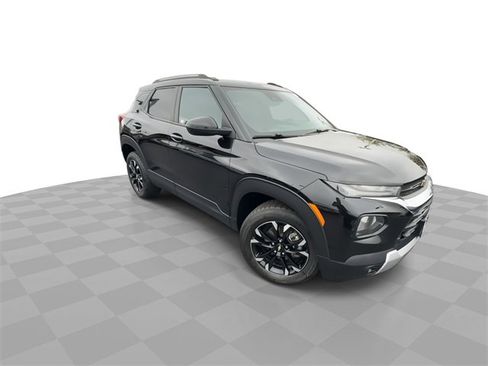 Used 2022 Chevrolet TrailBlazer LT w/ Driver Confidence Package image 2