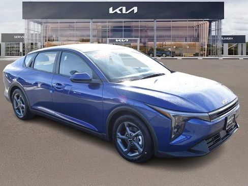 New 2026 Kia K4 LXS FWD image 1