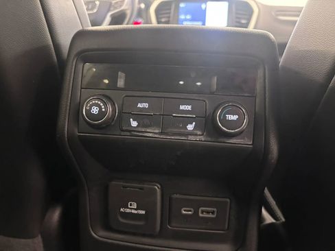 Used 2020 GMC Acadia SLT w/ Driver Alert Package II FWD image 34