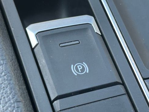 Used 2023 Volkswagen Atlas SE FWD image 50