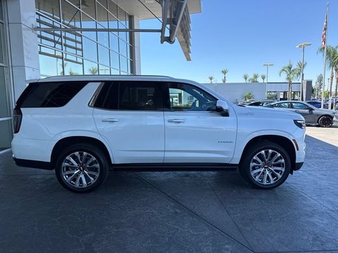 Used 2025 Chevrolet Tahoe High Country AWD/4WD image 3