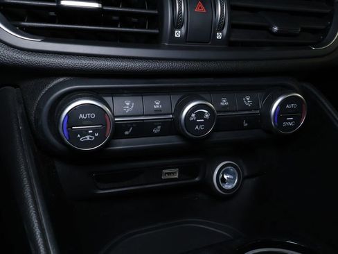 Used 2023 Alfa Romeo Giulia Sprint image 35