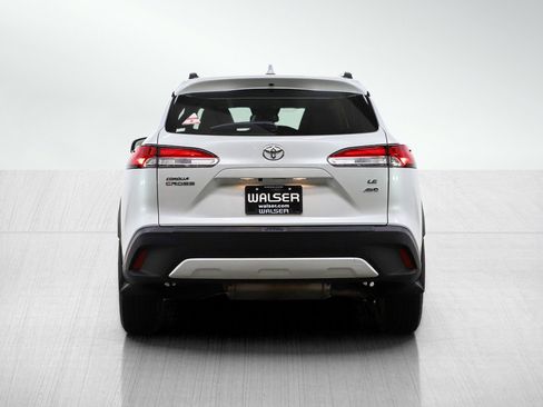 Used 2024 Toyota Corolla Cross LE w/ Moonroof Package image 4