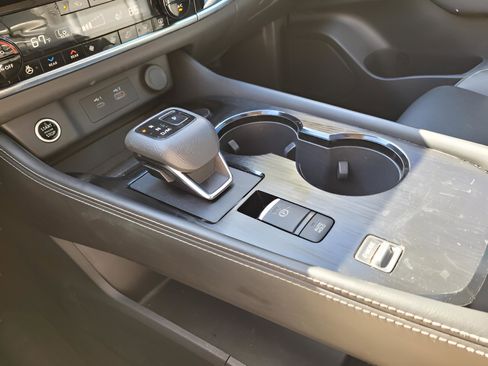 Used 2023 Nissan Rogue SL w/ SL Premium Package image 31