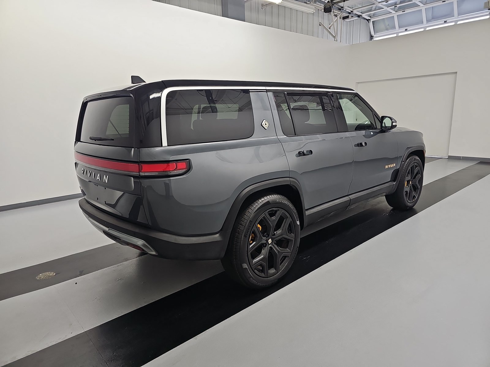Used 2024 Rivian R1S Adventure Quad AWD/4WD image 5