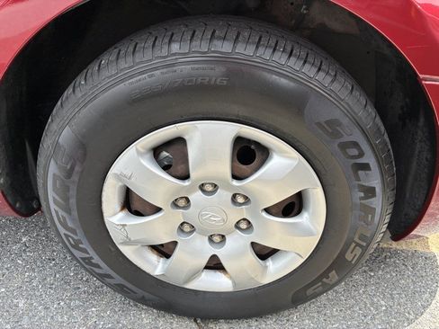 Used 2008 Hyundai Entourage GLS FWD image 19