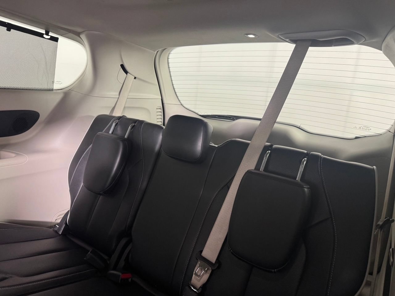 Used 2024 Chrysler Pacifica Limited FWD image 26