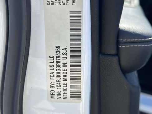 Certified 2023 Jeep Grand Cherokee L Laredo AWD/4WD image 33
