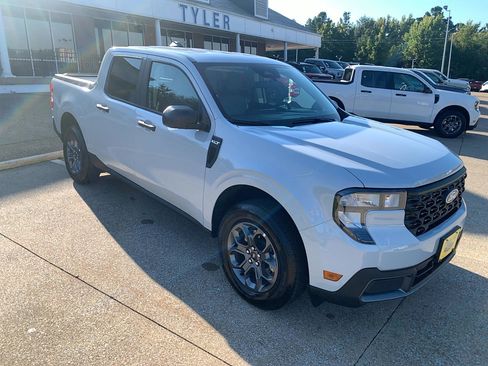 Used 2025 Ford Maverick XLT w/ Equipment Group 302A image 2