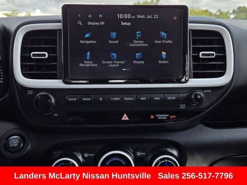 Used 2022 Hyundai Venue Limited FWD image 16