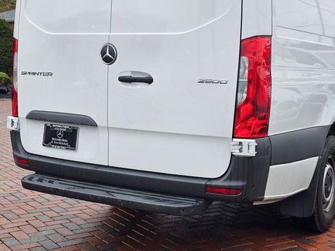 Used 2024 Mercedes-Benz Sprinter 2500 image 11