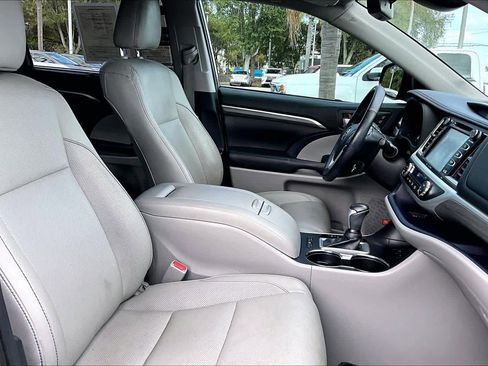 Used 2019 Toyota Highlander Limited Platinum image 8