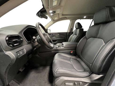 New 2025 Honda Pilot Touring image 14