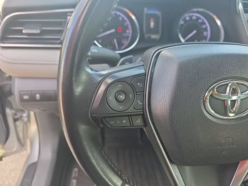 Used 2019 Toyota Camry SE w/ Convenience Package FWD image 17