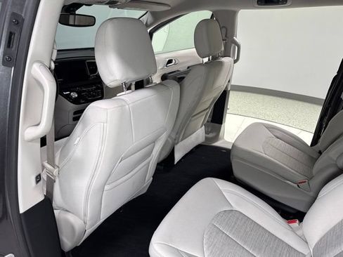 Used 2018 Chrysler Pacifica Touring Plus FWD image 24