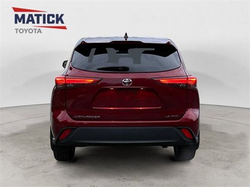 Used 2022 Toyota Highlander LE image 6