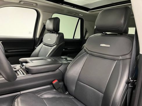 Used 2025 Ford Expedition Platinum AWD/4WD image 22