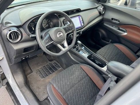 Used 2022 Nissan Kicks SR FWD image 17