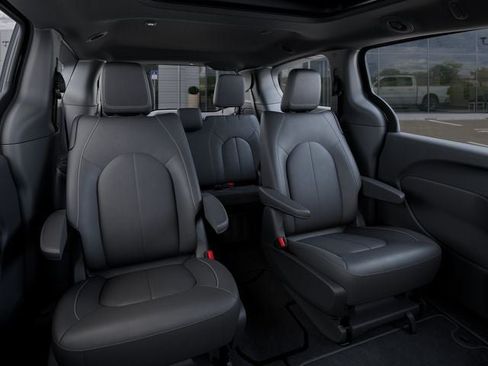 New 2027 Chrysler Pacifica Select AWD/4WD image 15