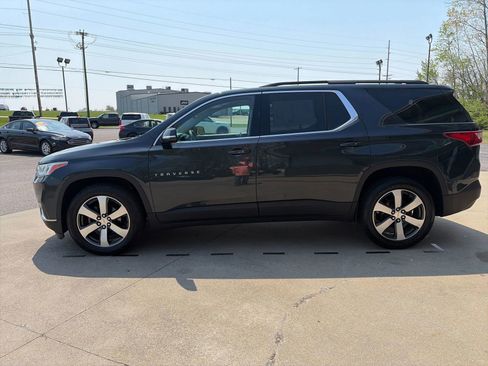 Used 2019 Chevrolet Traverse LT w/ LT Premium Package image 4