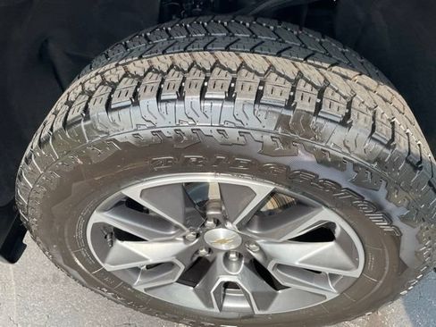 Used 2024 Chevrolet Silverado 1500 LT AWD/4WD image 31