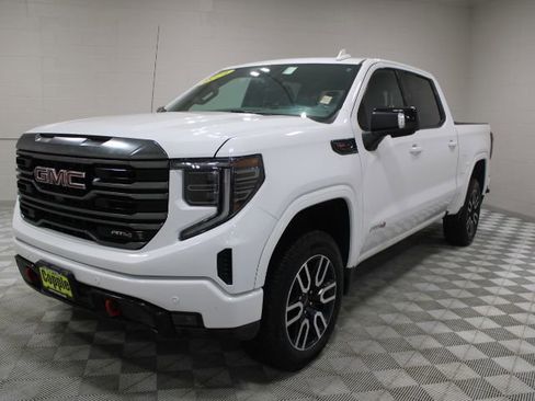 Used 2024 GMC Sierra 1500 AT4 w/ Technology Package AWD/4WD image 7