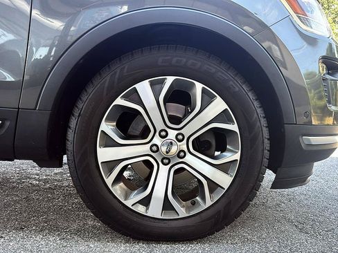 Used 2019 Ford Explorer Platinum AWD/4WD image 27