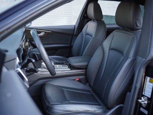 Used 2021 Audi Q8 Premium w/ Black Optic Package image 23