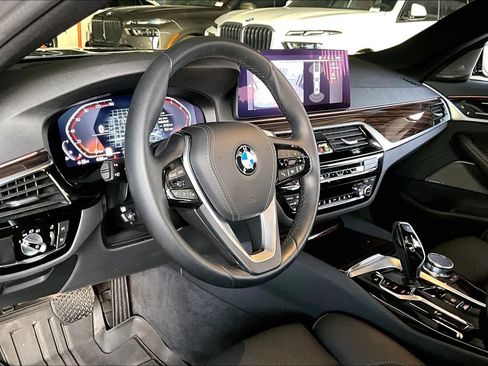Certified 2023 BMW 530i xDrive w/ Premium Package image 17
