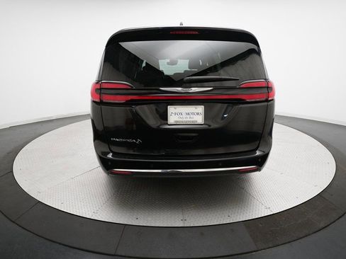Used 2023 Chrysler Pacifica Touring-L image 27