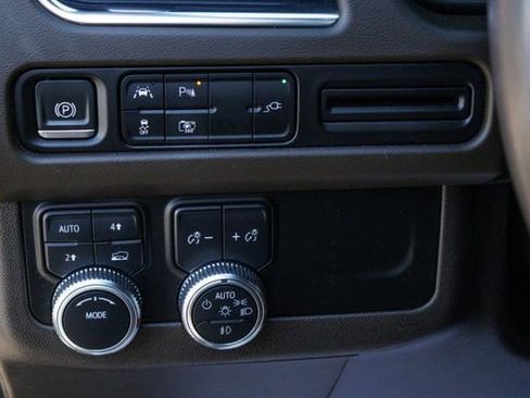Certified 2022 GMC Yukon SLT w/ SLT Premium Package AWD/4WD image 27