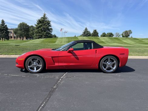 Used 2007 Chevrolet Corvette Convertible w/ Preferred Equipment Group RWD image 2