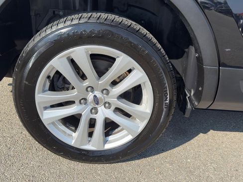 Used 2018 Ford Explorer XLT image 10