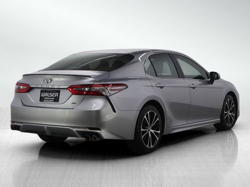 Used 2018 Toyota Camry SE image 5