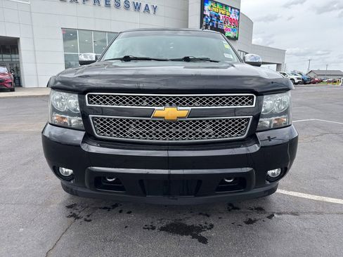 Used 2014 Chevrolet Suburban LTZ image 2