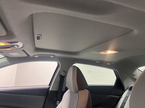 New 2025 Hyundai Elantra Limited image 11