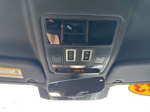 Used 2023 Land Rover Defender 130 X-Dynamic SE image 15