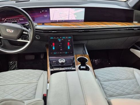 Certified 2025 Cadillac Escalade Sport Platinum AWD/4WD image 24