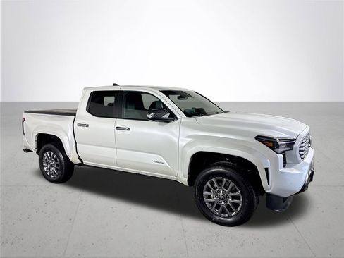 Used 2024 Toyota Tacoma Limited w/ Limited Package (LT) image 4