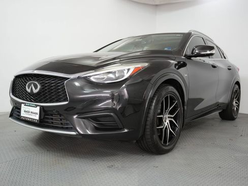 Used 2019 INFINITI QX30 w/ Navigation Package image 3