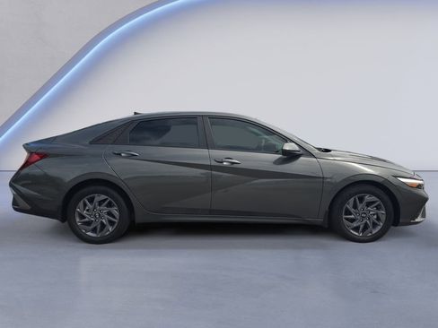 Used 2024 Hyundai Elantra SEL FWD image 7