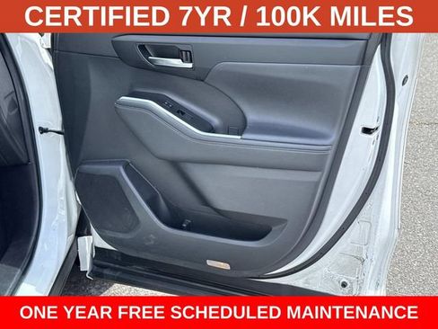 Used 2021 Toyota Highlander XLE AWD/4WD image 8